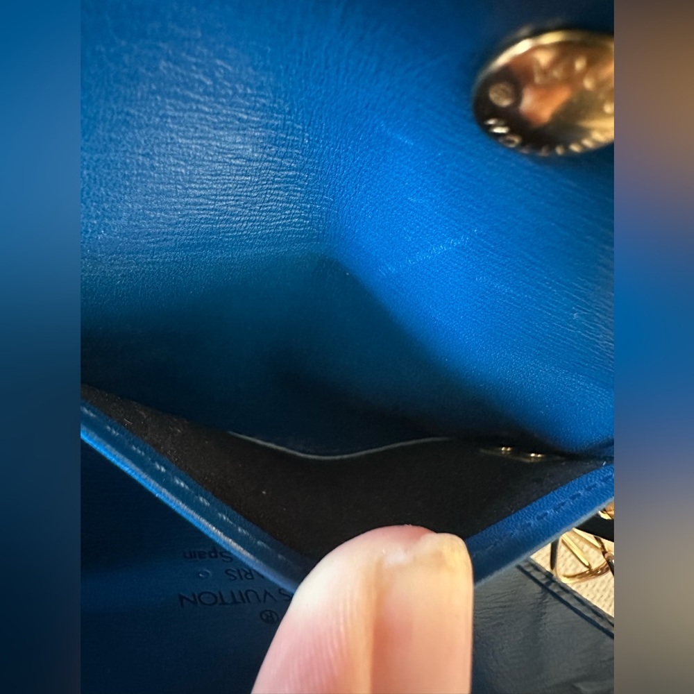 Louis Vuitton Epi Blue 4 Key Case - Picture 7 of 7